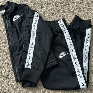 NWOT NIKE Youth XL JOGGERS & Coat Baller Travel Gear 🏀